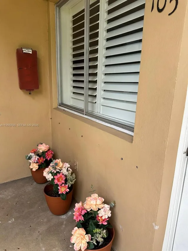 2-bedroom home at 411 S Crescent Dr 105 #105, Hollywood