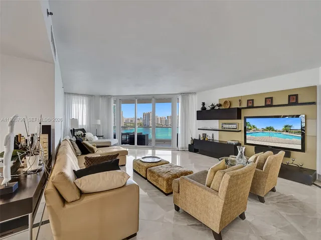 4-bedroom home at 7000 Island Boulevard #1207, Aventura