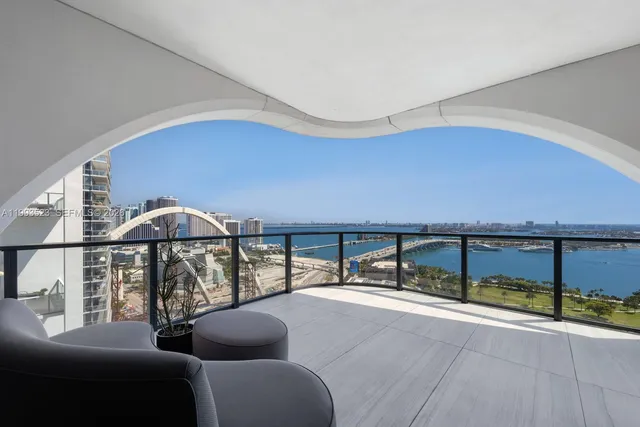 4-bedroom home at 1000 Biscayne Boulevard #2702, Miami