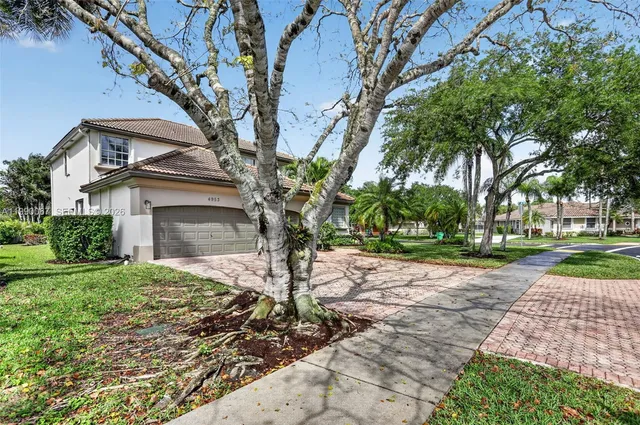 5-bedroom home at 4953 Kensington Circle, Coral Springs