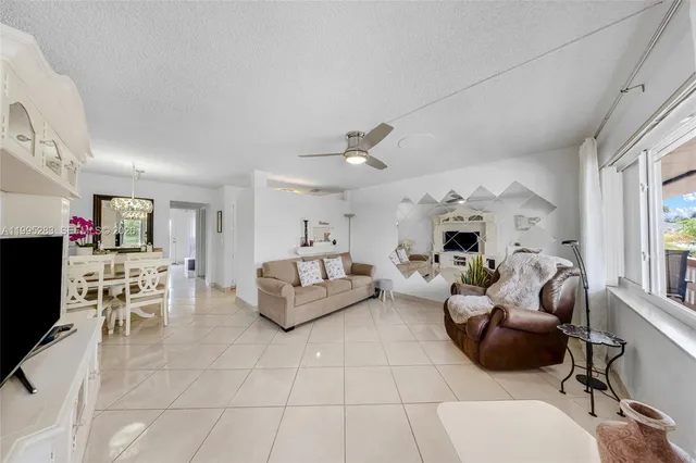 1-bedroom home at 1015 SW 11th Avenue #15K, Hallandale Beach