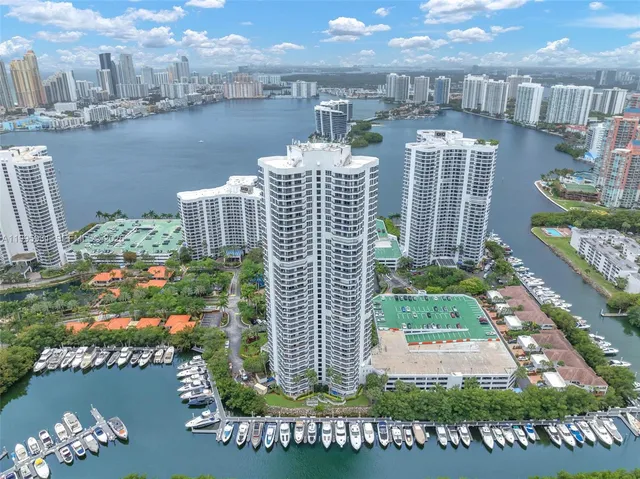 3-bedroom home at 3500 Mystic Pointe Drive #3001, Aventura