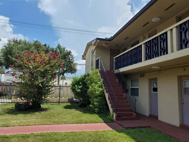 1-bedroom home at 3901 SW 78th Court #221, Miami