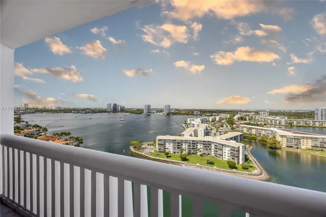 2-bedroom home at 1000 W Island Boulevard #1910, Aventura