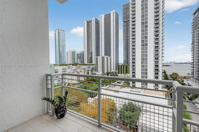 1-bedroom home at 2200 NE 4th Avenue #1003, Miami