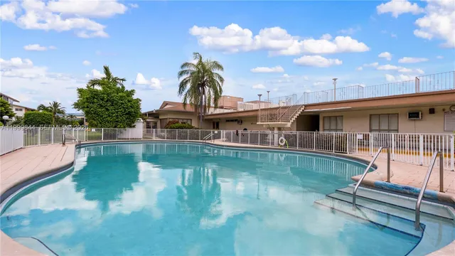 1-bedroom home at 16900 NE 14th Avenue #204, Miami