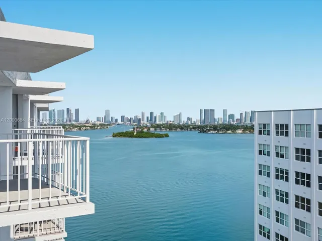 1-bedroom home at 1228 W Ave 1506 #1506, Miami Beach