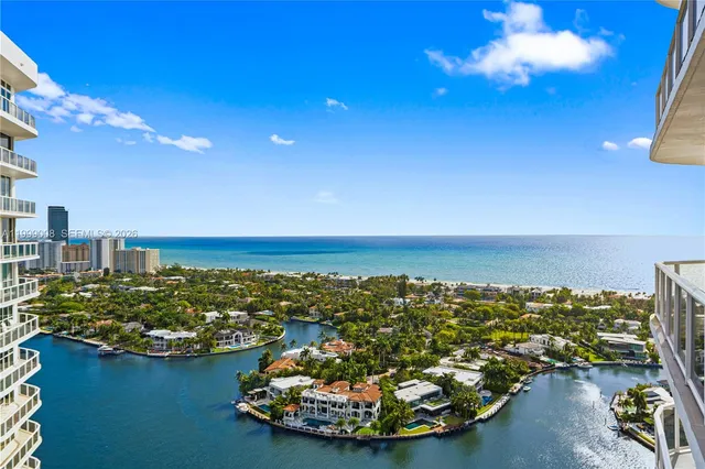 2-bedroom home at 3802 NE 207th Street #2704, Aventura
