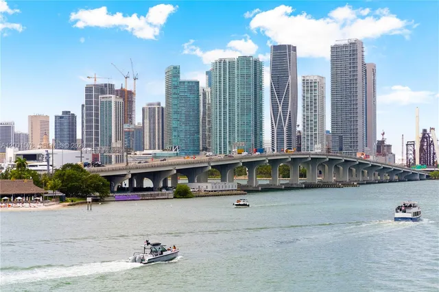 2-bedroom home at 1000 Venetian Way #408, Miami