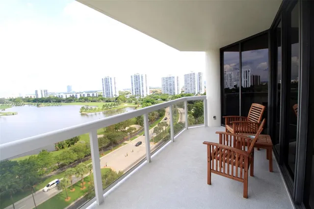 2-bedroom home at 20185 E Country Club Drive #1105, Aventura