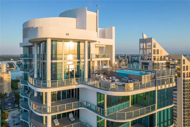 4-bedroom home at 17475 Collins Avenue #PH3201, Sunny Isles Beach