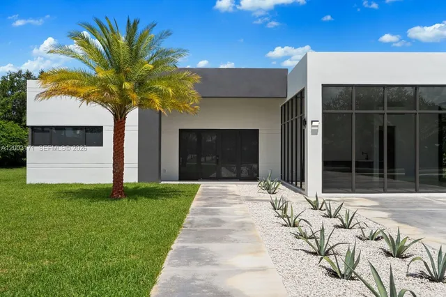 4-bedroom home at 29705 SW 187th Avenue, Homestead