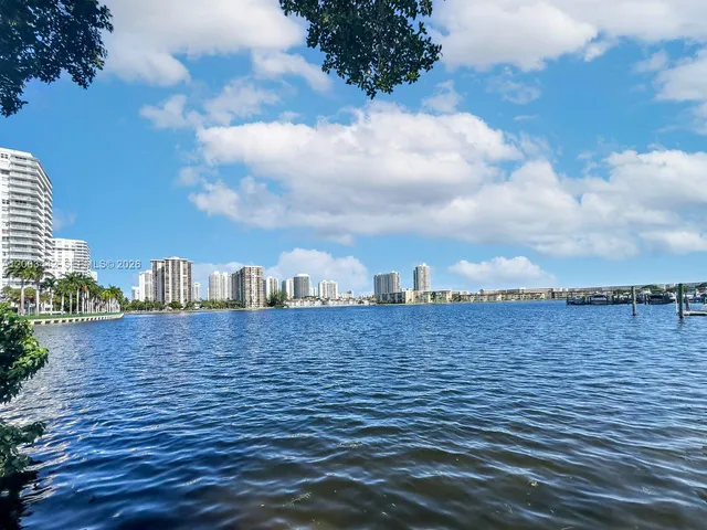 1-bedroom home at 2750 NE 183rd Street #407, Aventura