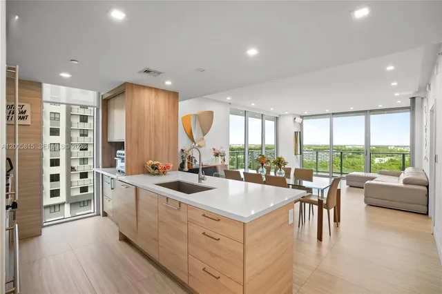 3-bedroom home at 16385 NE Biscayne Boulevard #1601+2 Parkings, North Miami Beach