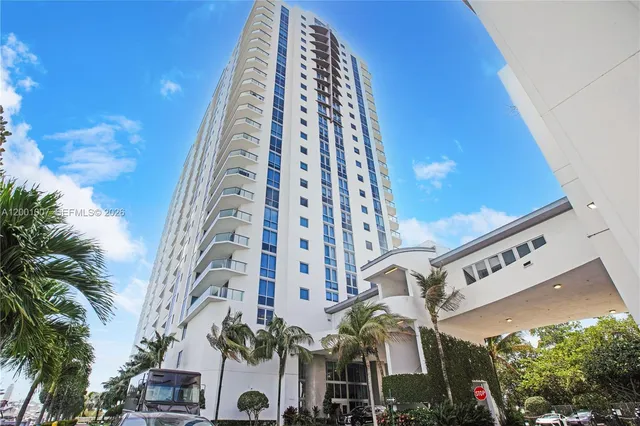 2-bedroom home at 17111 Biscayne Boulevard #2008, North Miami Beach