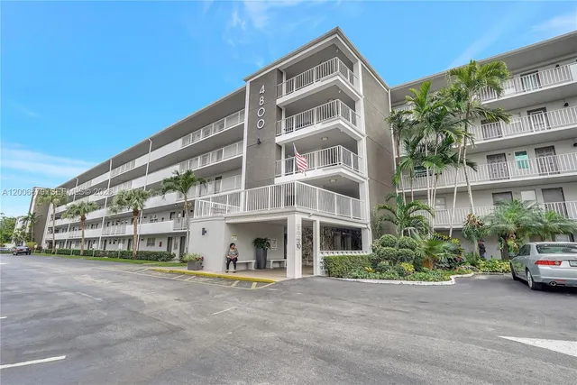 2-bedroom home at 4800 Hillcrest Ln 207 #207, Hollywood