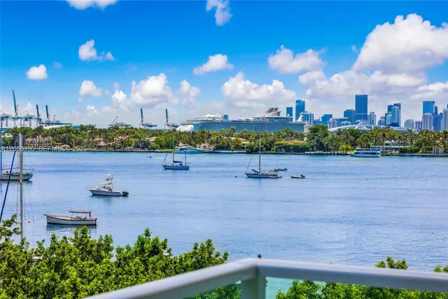 1-bedroom home at 1000 W Ave 426 #426, Miami Beach