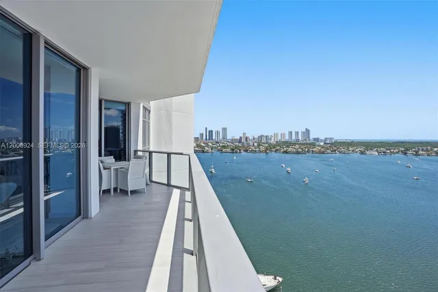 2-bedroom home at 17301 Biscayne Boulevard #1905, North Miami Beach