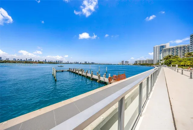 2-bedroom home at 1000 W Ave 702 #702, Miami Beach