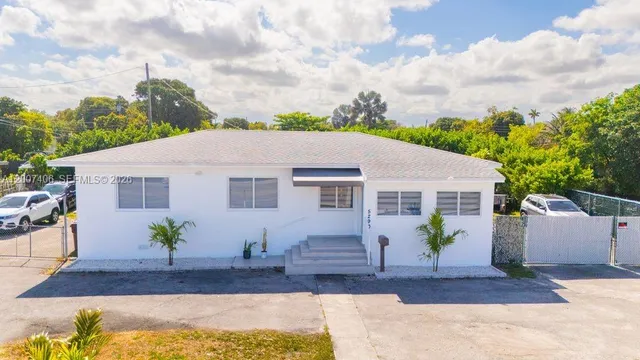 3-bedroom home at 5290 Palm Avenue, Hialeah