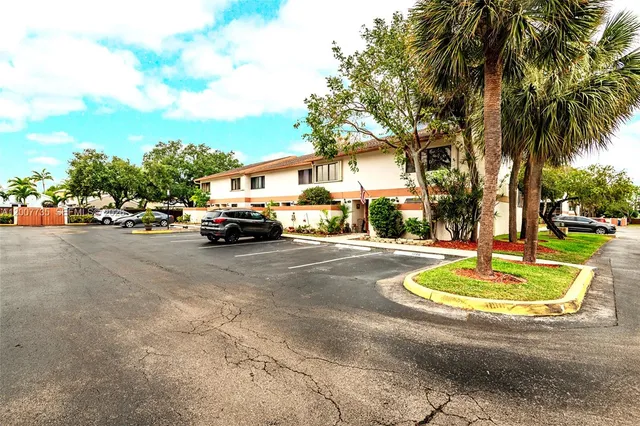 2-bedroom home at 7111 SW 42nd Place, Davie