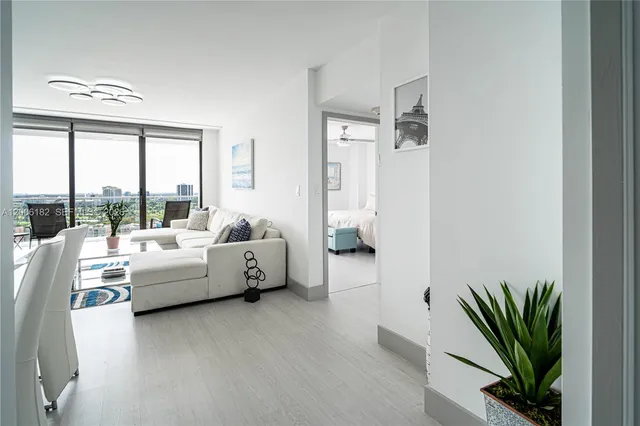 1-bedroom home at 19707 Turnberry Way #18C, Aventura