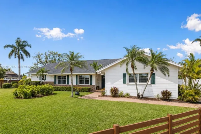 5-bedroom home at 29490 SW 193 Avenue, Homestead