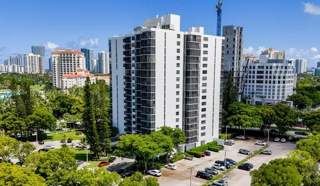 2-bedroom home at 20100 W Country Club Drive #504, Aventura