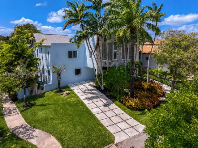 4-bedroom home at 690 Warren Lane, Key Biscayne