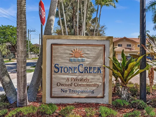 3-bedroom home at 7659 N Stonecreek Circle, Davie