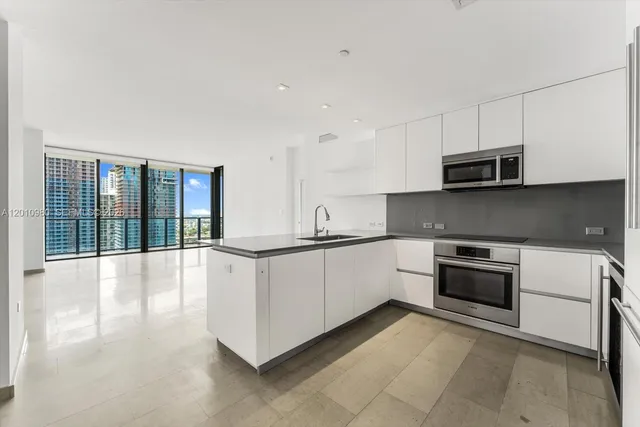 3-bedroom home at 68 SE 6th Street #2304, Miami