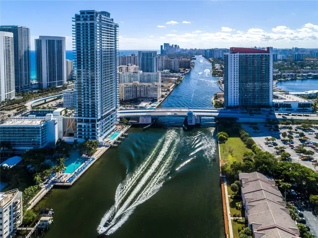 3-bedroom home at 4010 S Ocean Drive #R1808, Hollywood