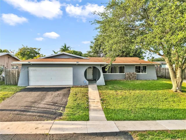 3-bedroom home at 9511 NW 8th Street, Pembroke Pines
