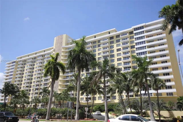 2-bedroom home at 5600 Collins Avenue #9E, Miami Beach