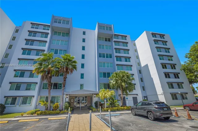 3-bedroom home at 9125 SW 77th Avenue #802, Miami