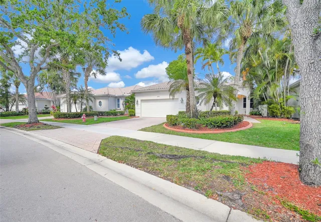 3-bedroom home at 2553 Bay Pointe Drive, Weston