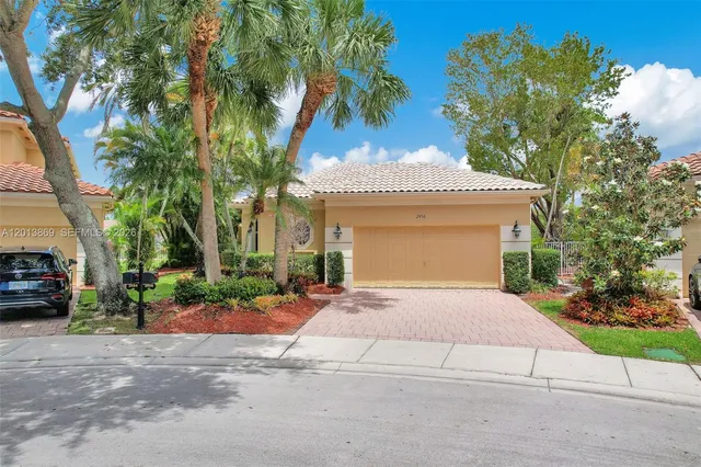 3-bedroom home at 2456 Bay Isle Court, Weston