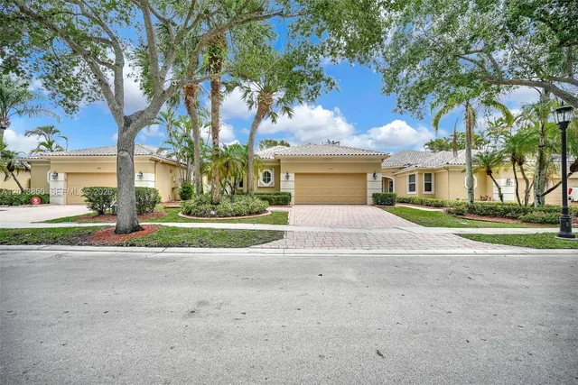 4-bedroom home at 2468 Bay Isle Court, Weston