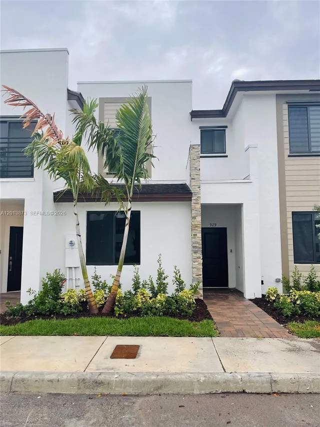 3-bedroom home at 929 NE 211th Street, Miami
