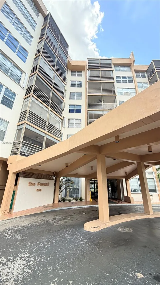 1-bedroom home at 900 Saint Charles Place #520, Pembroke Pines