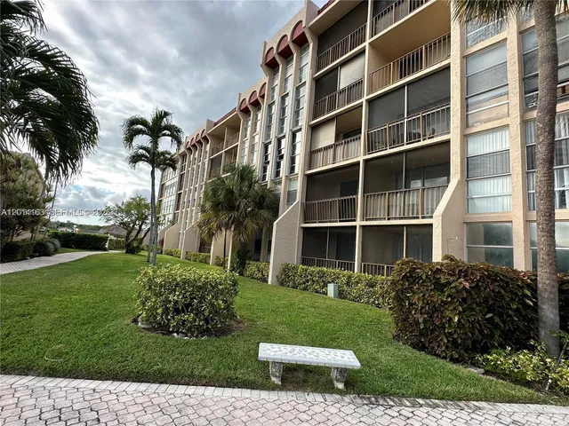 2-bedroom home at 2001 Atlantic Shores Boulevard #104, Hallandale Beach