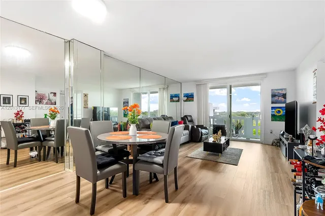 1-bedroom home at 919 Hillcrest 607 #607, Hollywood