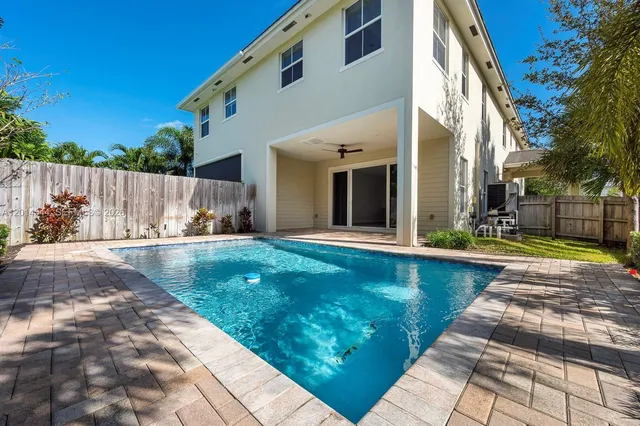 4-bedroom home at 1031 NE 13th Avenue, Fort Lauderdale