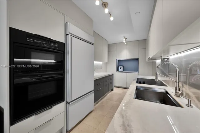 3-bedroom home at 1800 S Ocean Drive #2007, Hallandale Beach