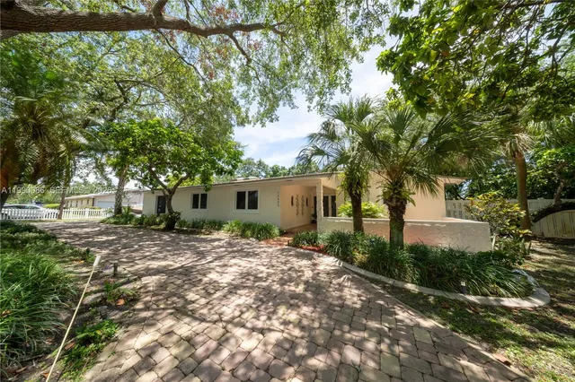 4-bedroom home at 16445 SW 80th Avenue, Palmetto Bay