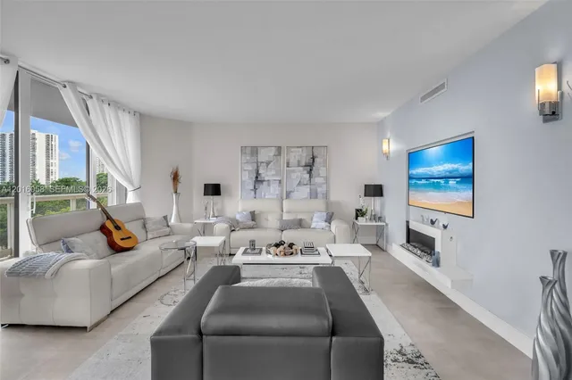 3-bedroom home at 20191 E Country Club Drive #601, Aventura