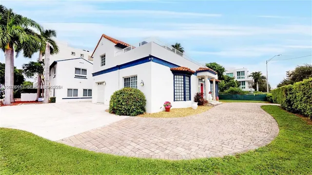 10-bedroom home at 1400 West Avenue, Miami Beach
