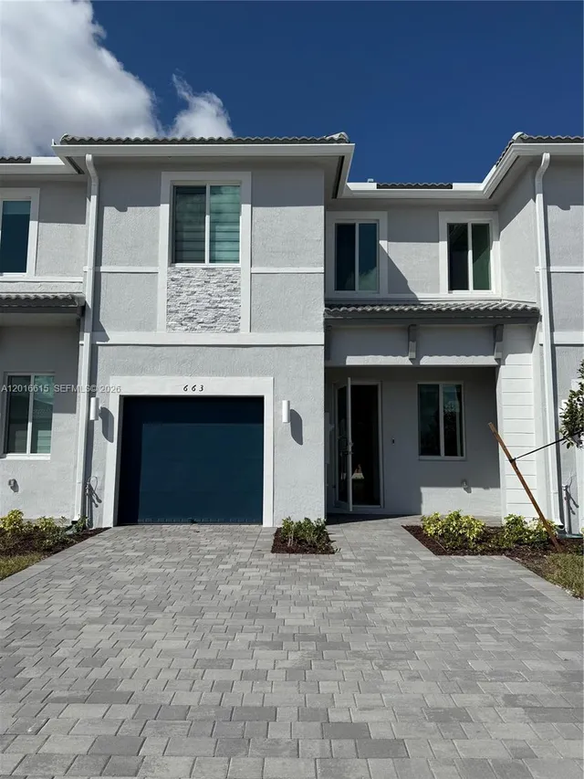 3-bedroom home at 663 SE 13th St Circle, Homestead
