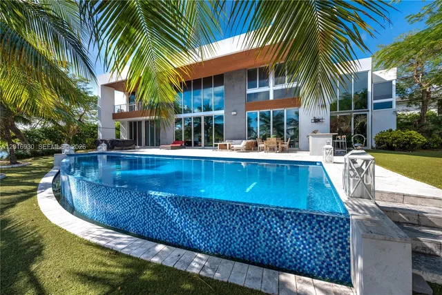 6-bedroom home at 400 Tamarind Drive, Hallandale Beach