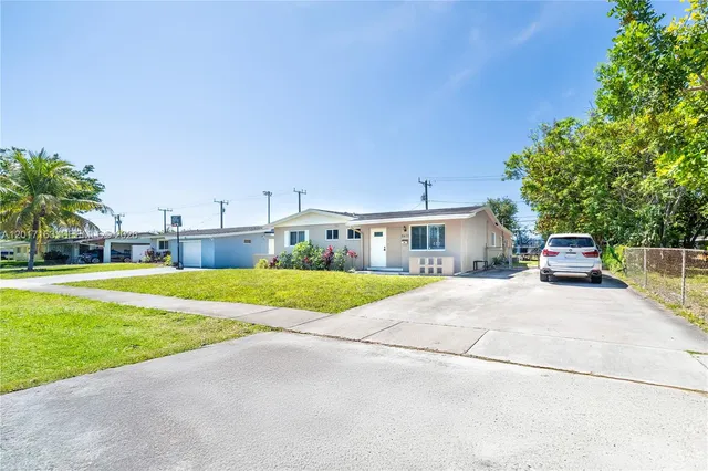 4-bedroom home at 6472 Pierce Street, Hollywood